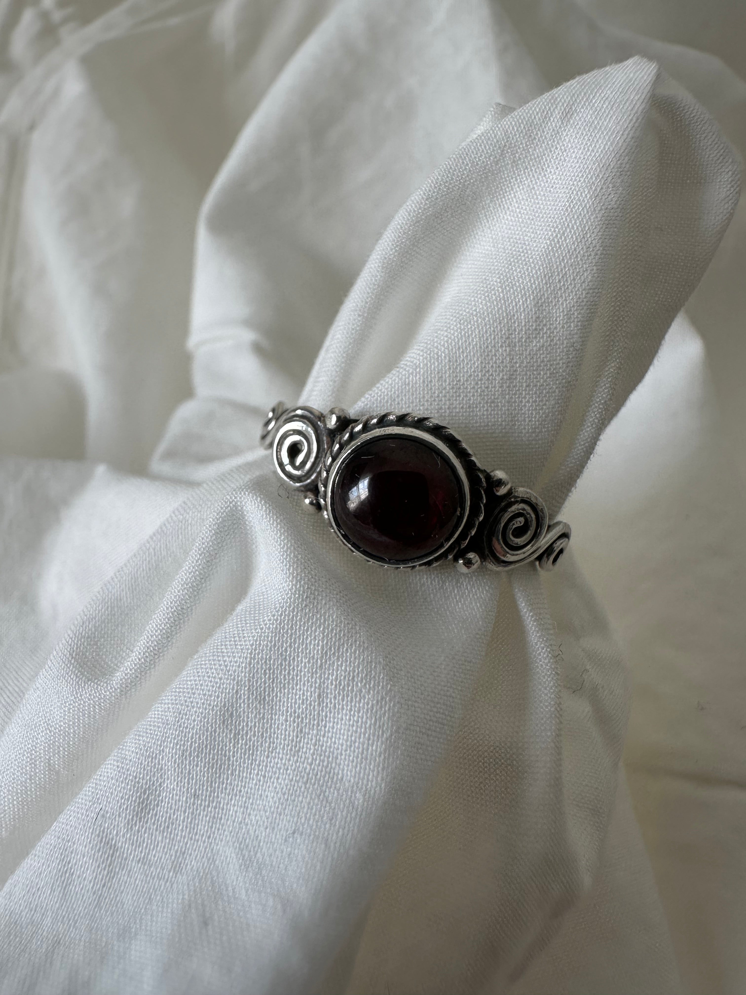 Vintage Sterling Ornate Bali Garnet Filigree Ring