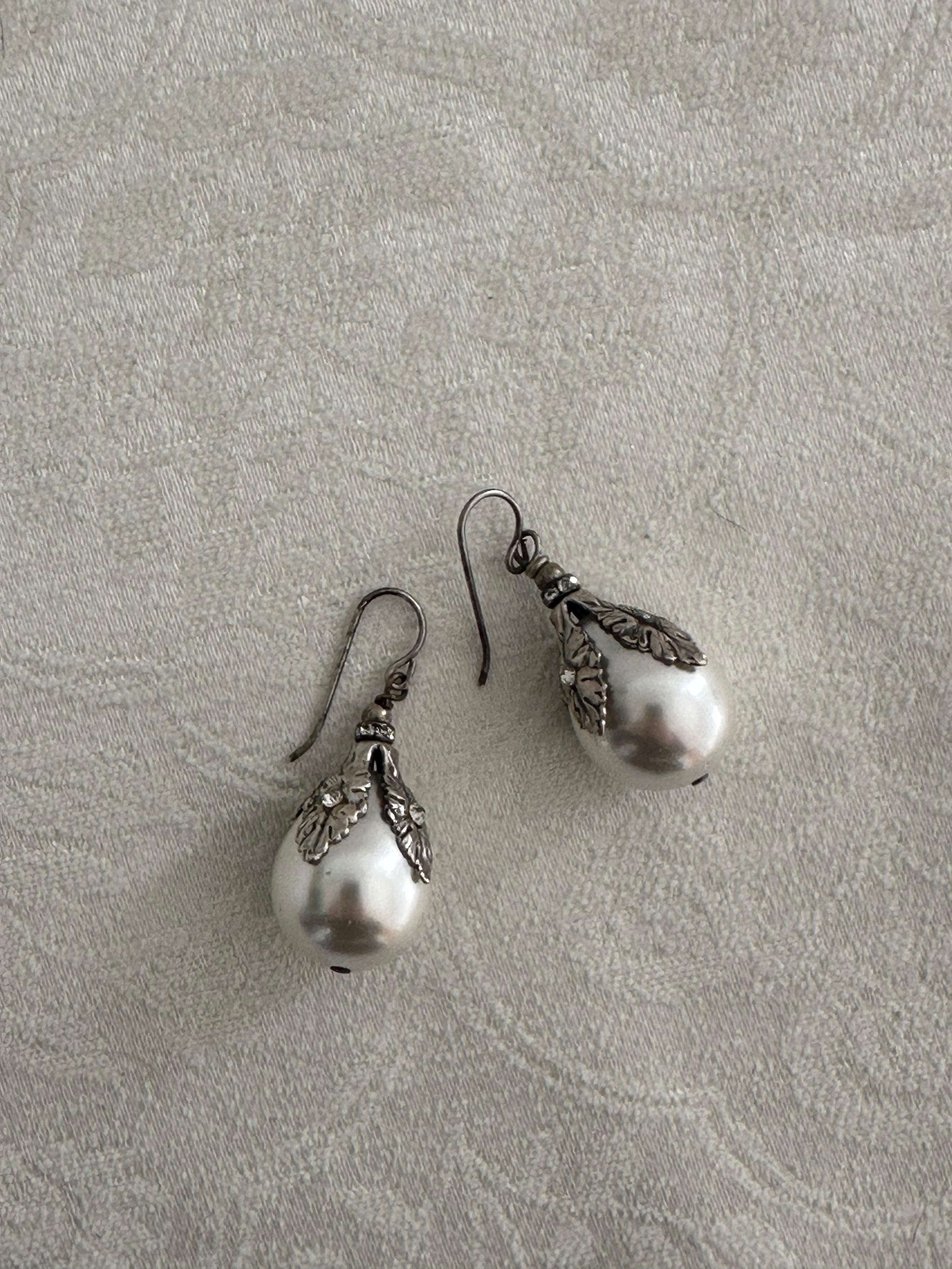Vintage Enchanted Leaf Pearl Drop Earrings