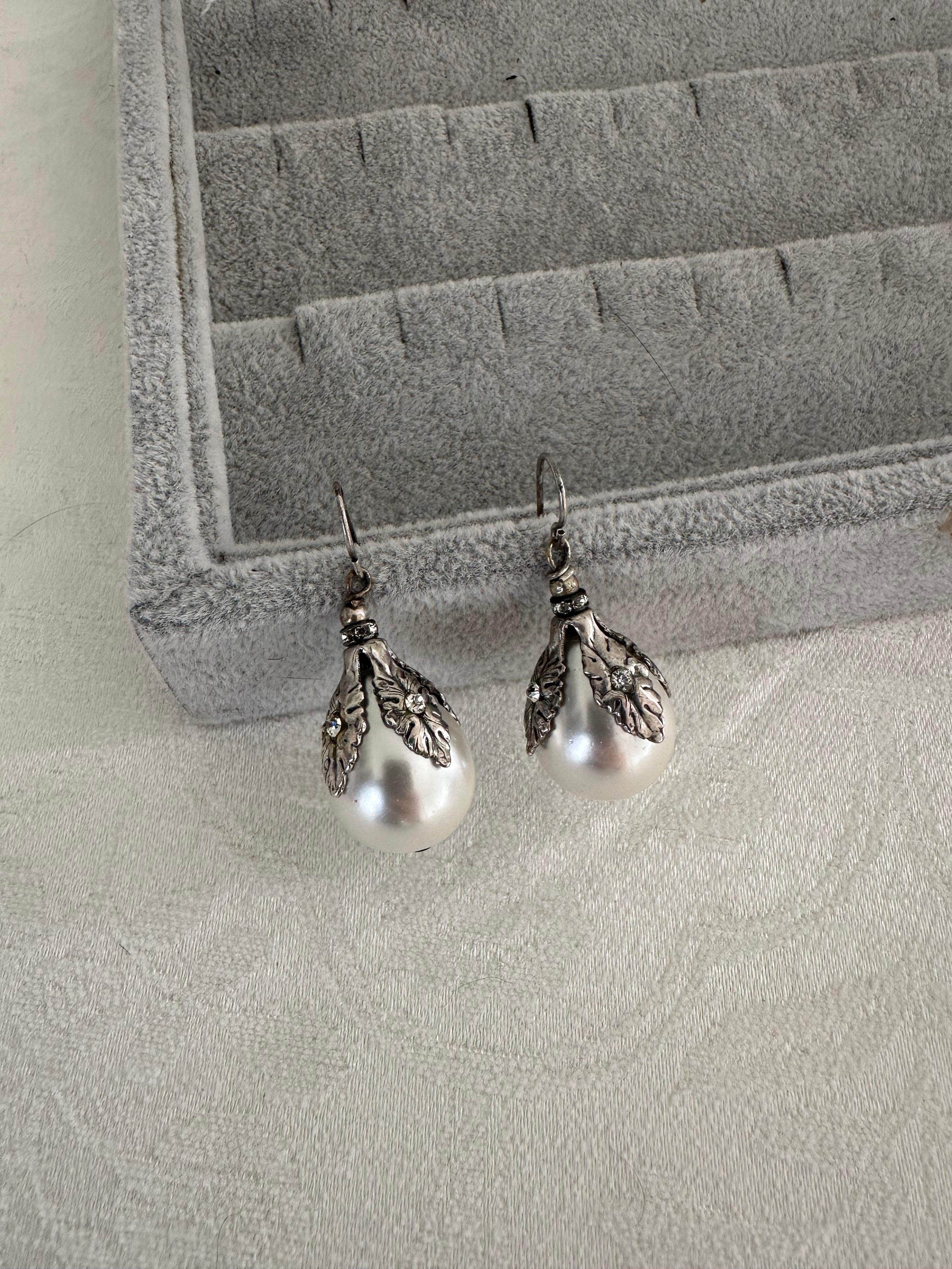 Vintage Enchanted Leaf Pearl Drop Earrings