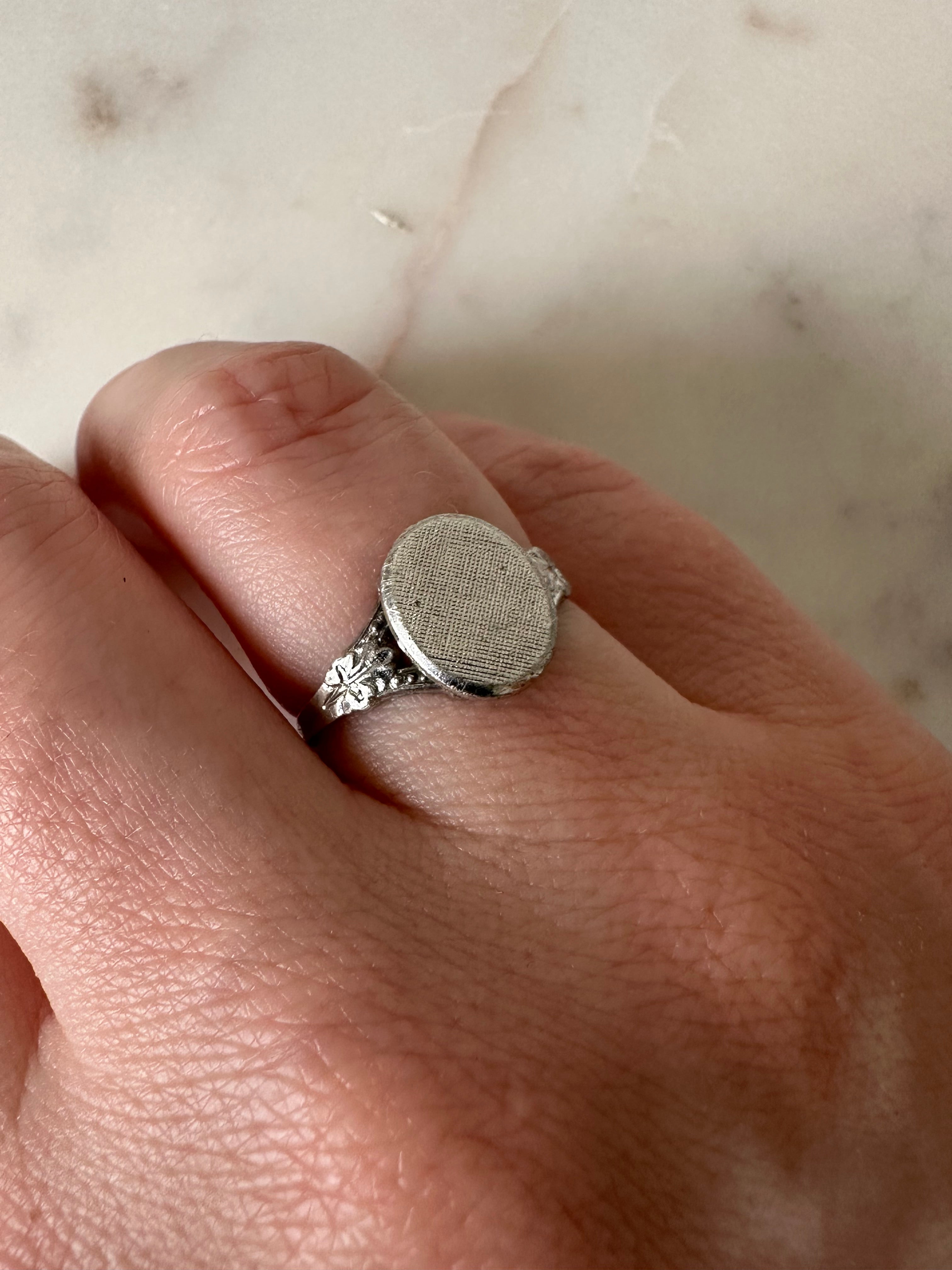 Vintage Sterling oval face cross-hatch texture signet ring