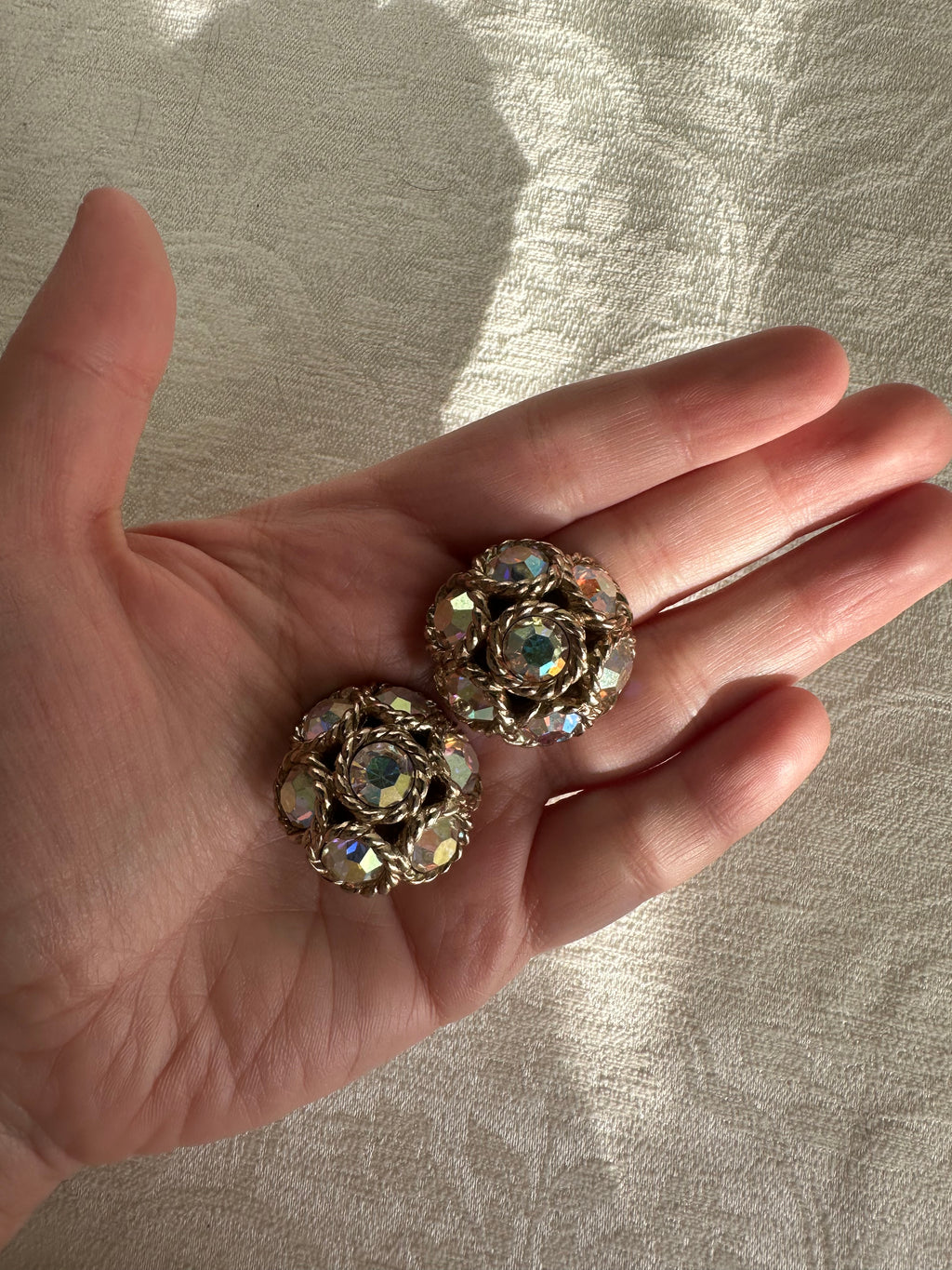 gold-tone flower brooch with pearls and clear crystal earrings